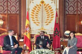 Image du Maroc Professionnelle de  Sa Majesté le Roi Mohammed VI s'entretient avec SM le Roi Don Felipe VI d'Espagne et la Reine Dona Letizia au Palais royal de Rabat, le 13 Février 2019. (Photo/ SPPR) via Jalilbounhar.com 